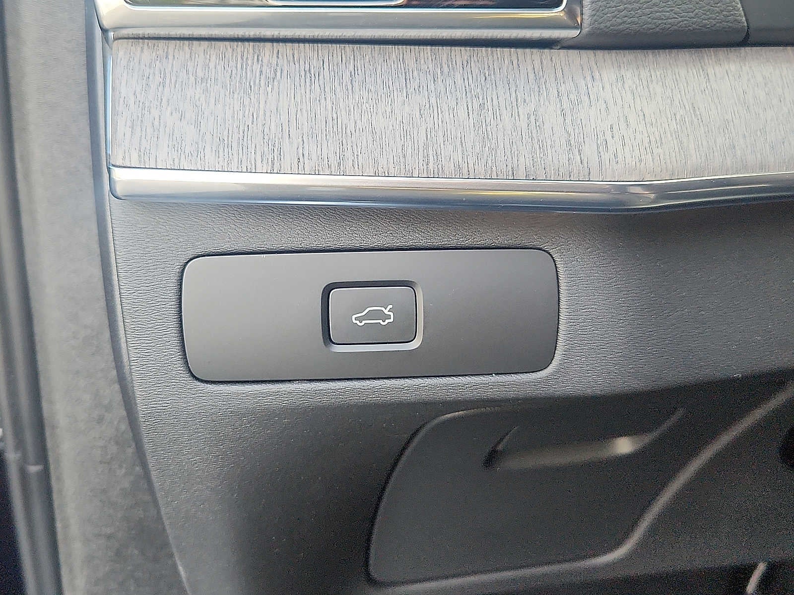 2024 Volvo XC90 Ultimate Bright Theme