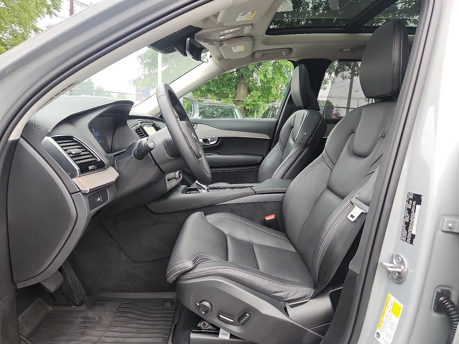 2024 Volvo XC90 Ultimate Bright Theme