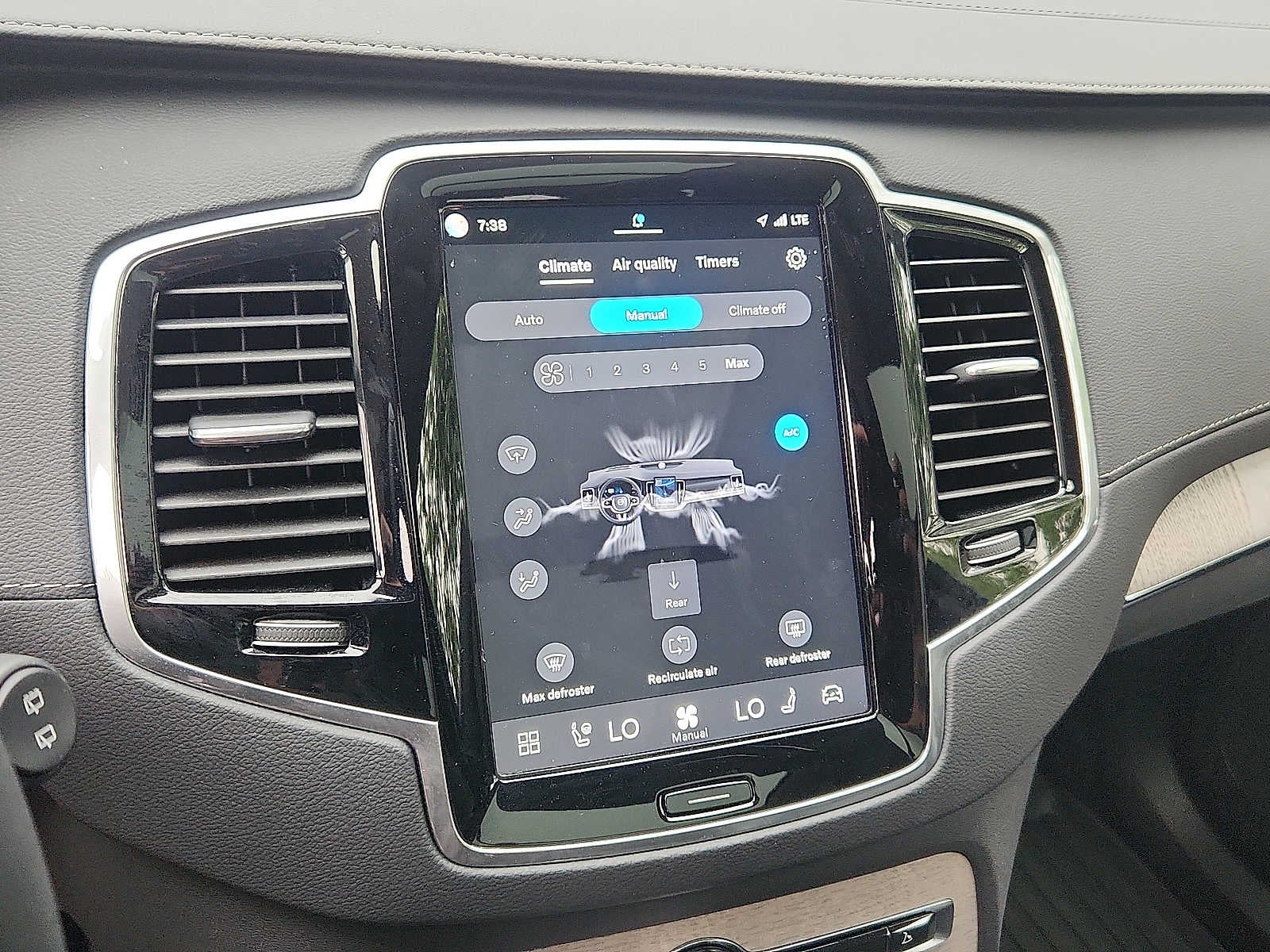 2024 Volvo XC90 Ultimate Bright Theme