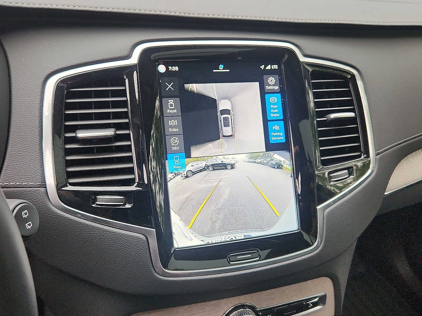 2024 Volvo XC90 Ultimate Bright Theme