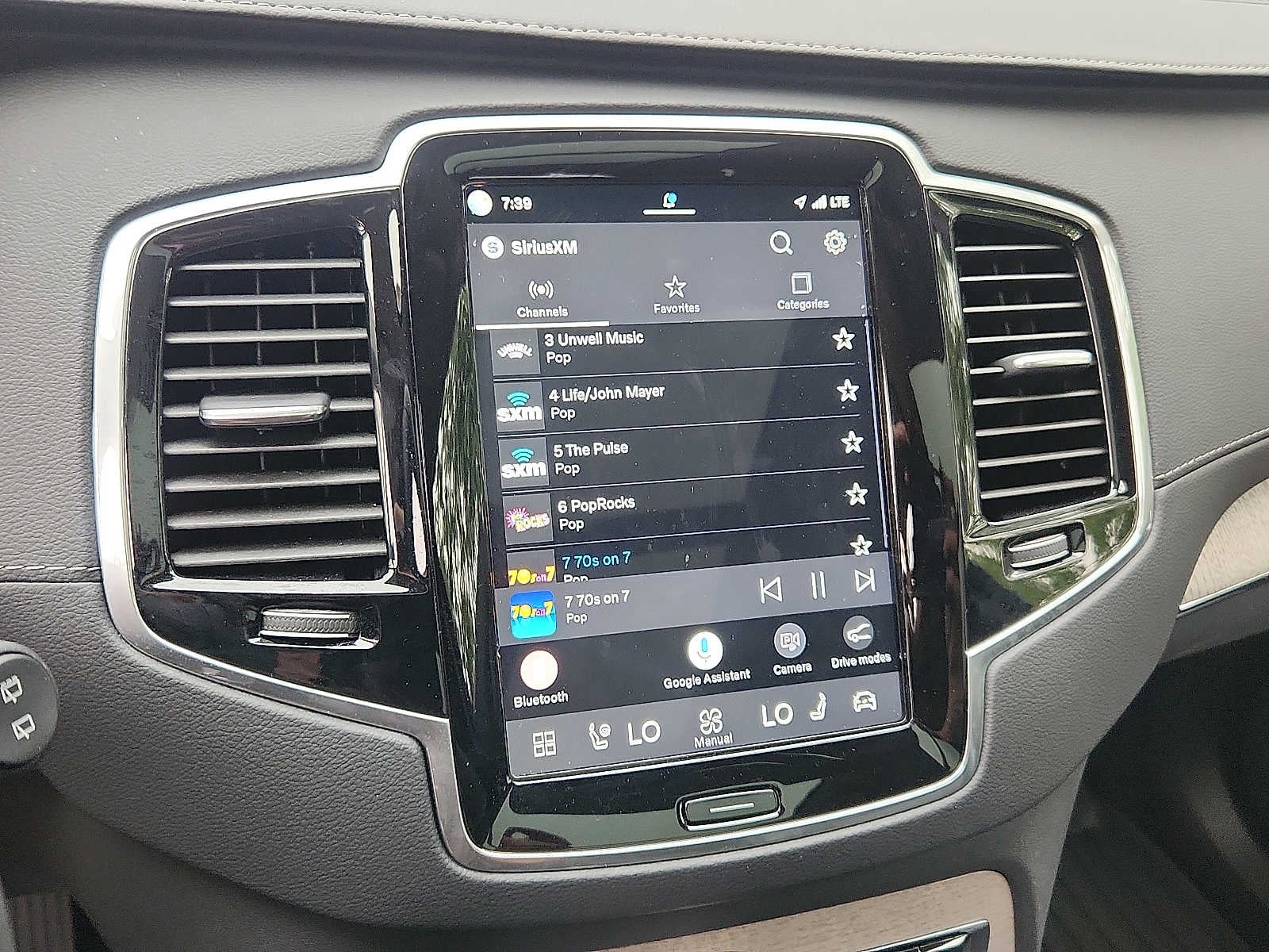 2024 Volvo XC90 Ultimate Bright Theme