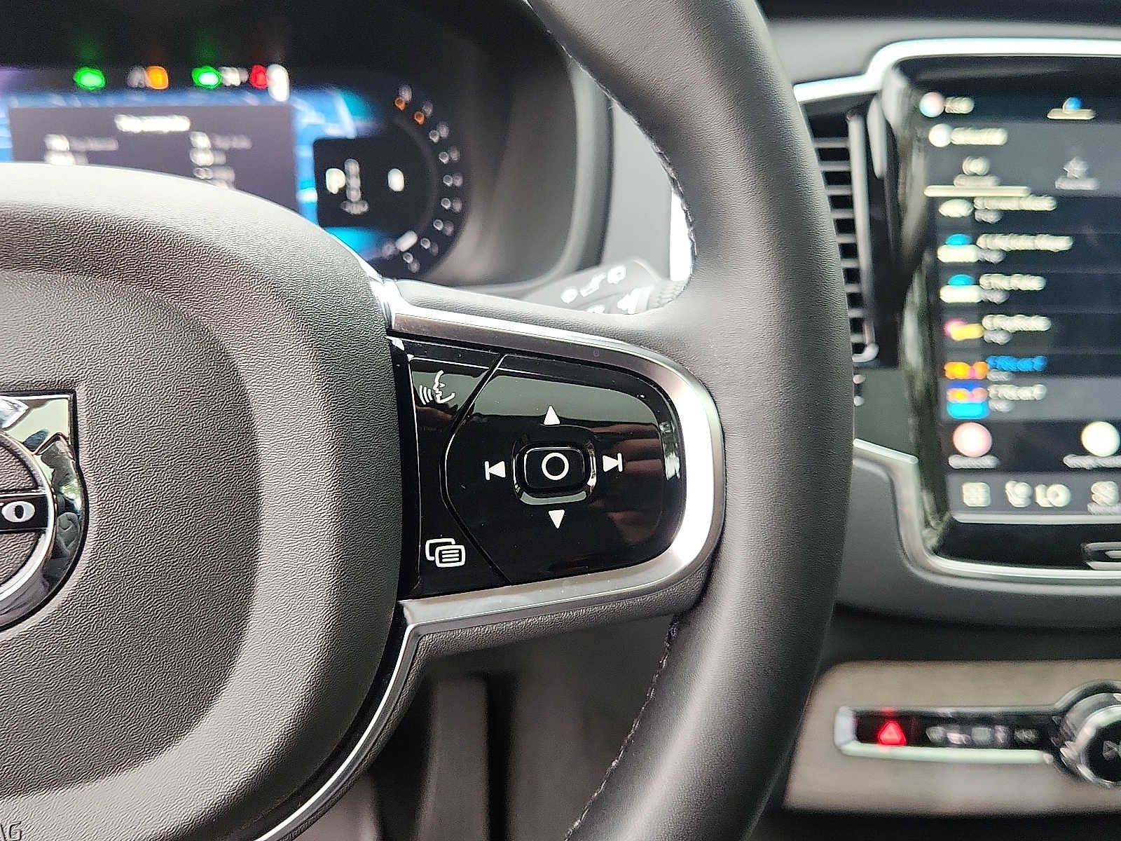 2024 Volvo XC90 Ultimate Bright Theme