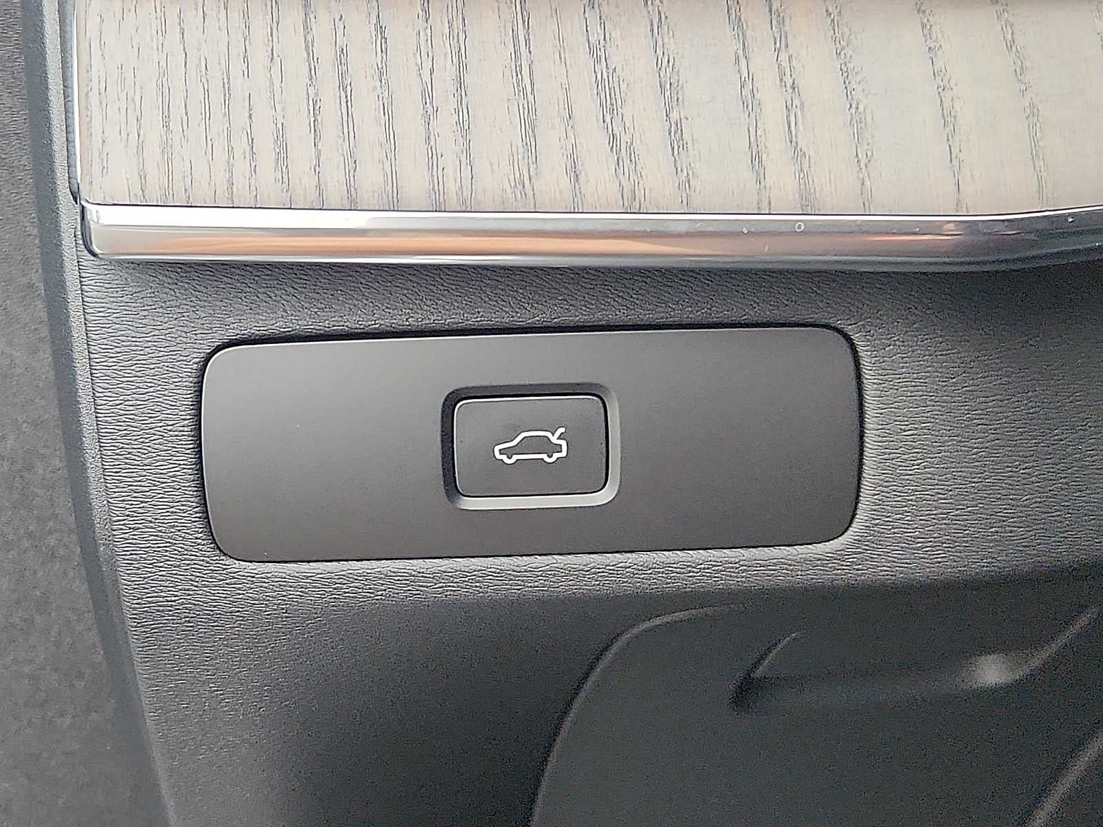 2024 Volvo XC90 Ultimate Bright Theme