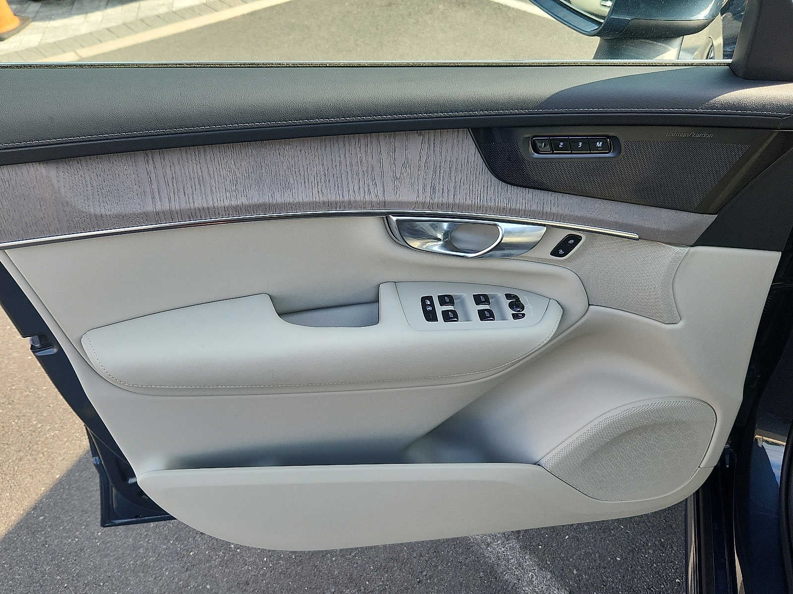 2026 Volvo XC90 Ultra - Photo 12