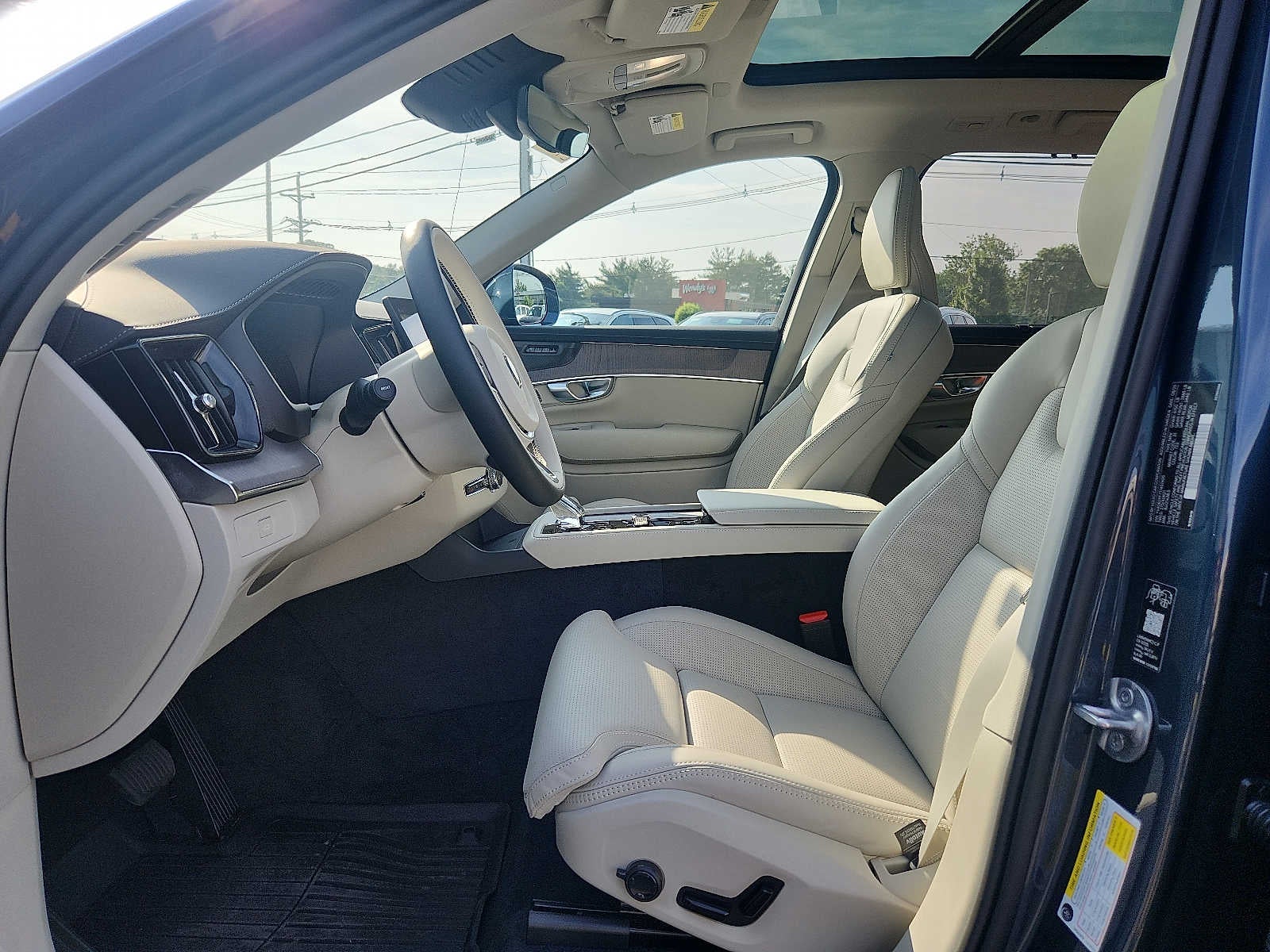 2026 Volvo XC90 Ultra - Photo 13