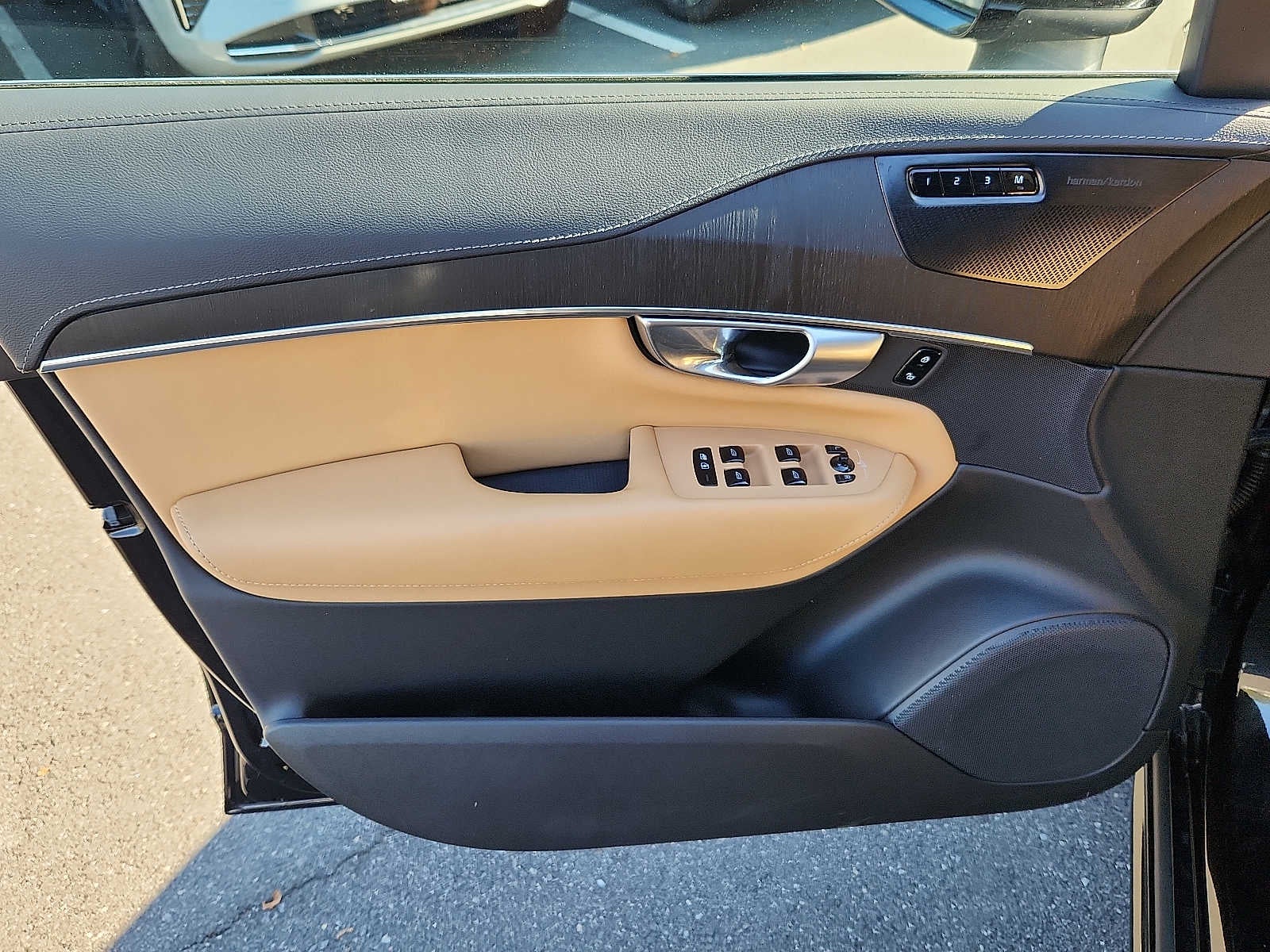 2024 Volvo XC90 Ultimate Bright Theme