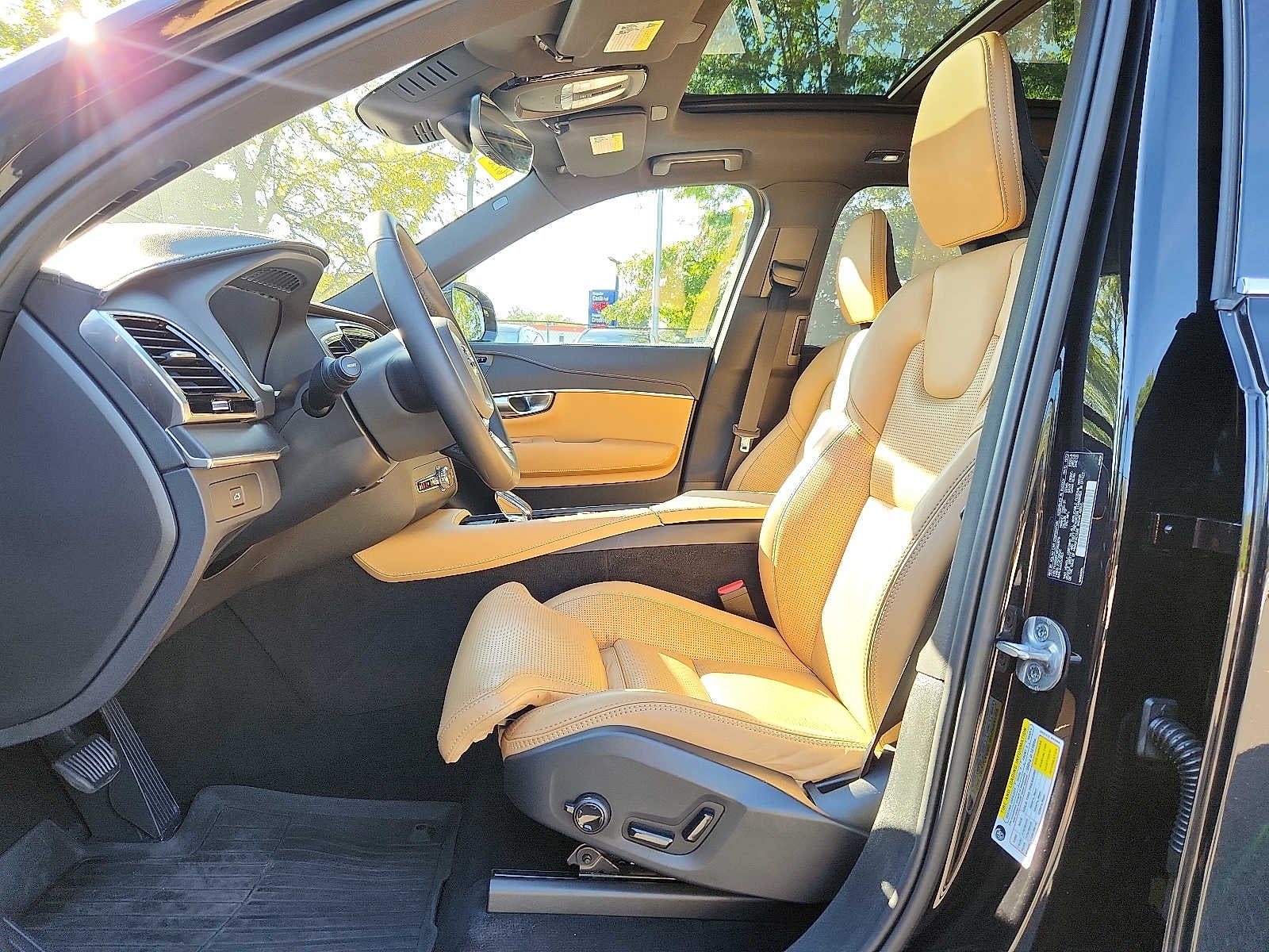 2024 Volvo XC90 Ultimate Bright Theme