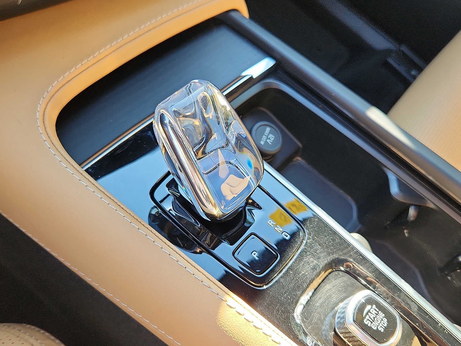 2024 Volvo XC90 Ultimate Bright Theme