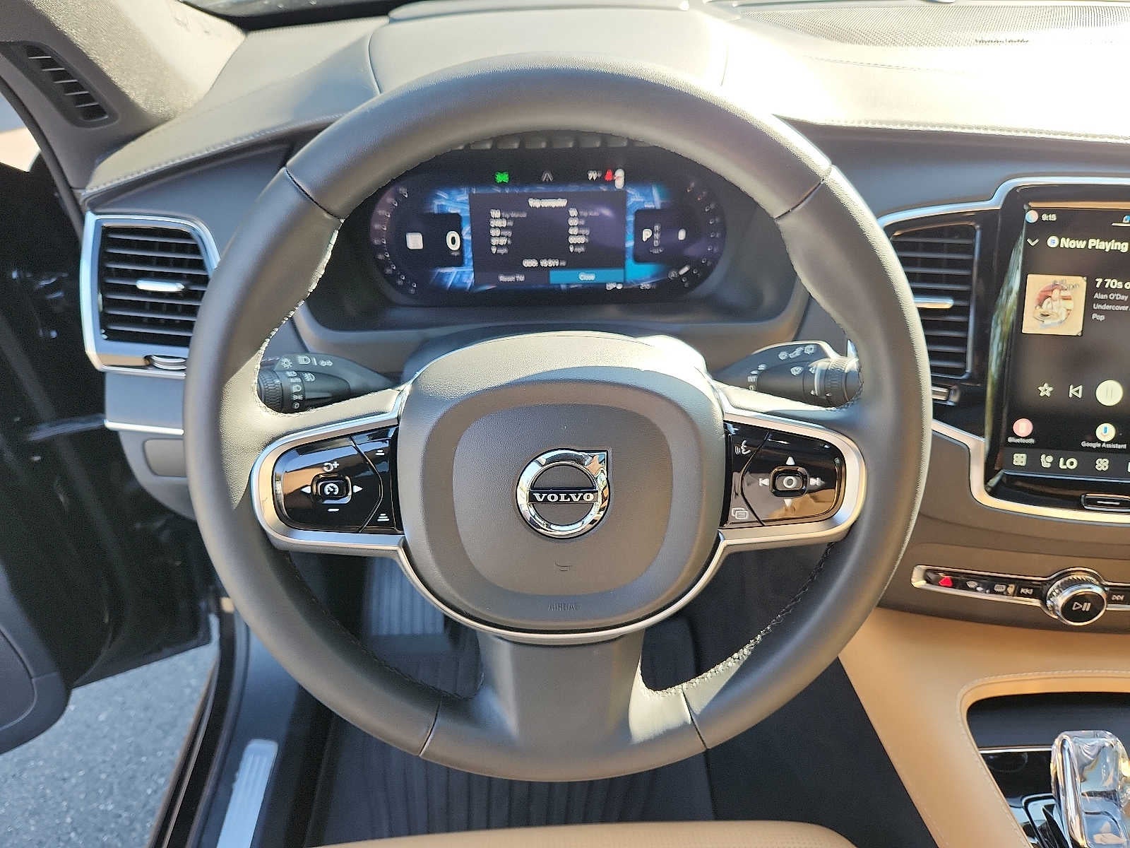 2024 Volvo XC90 Ultimate Bright Theme