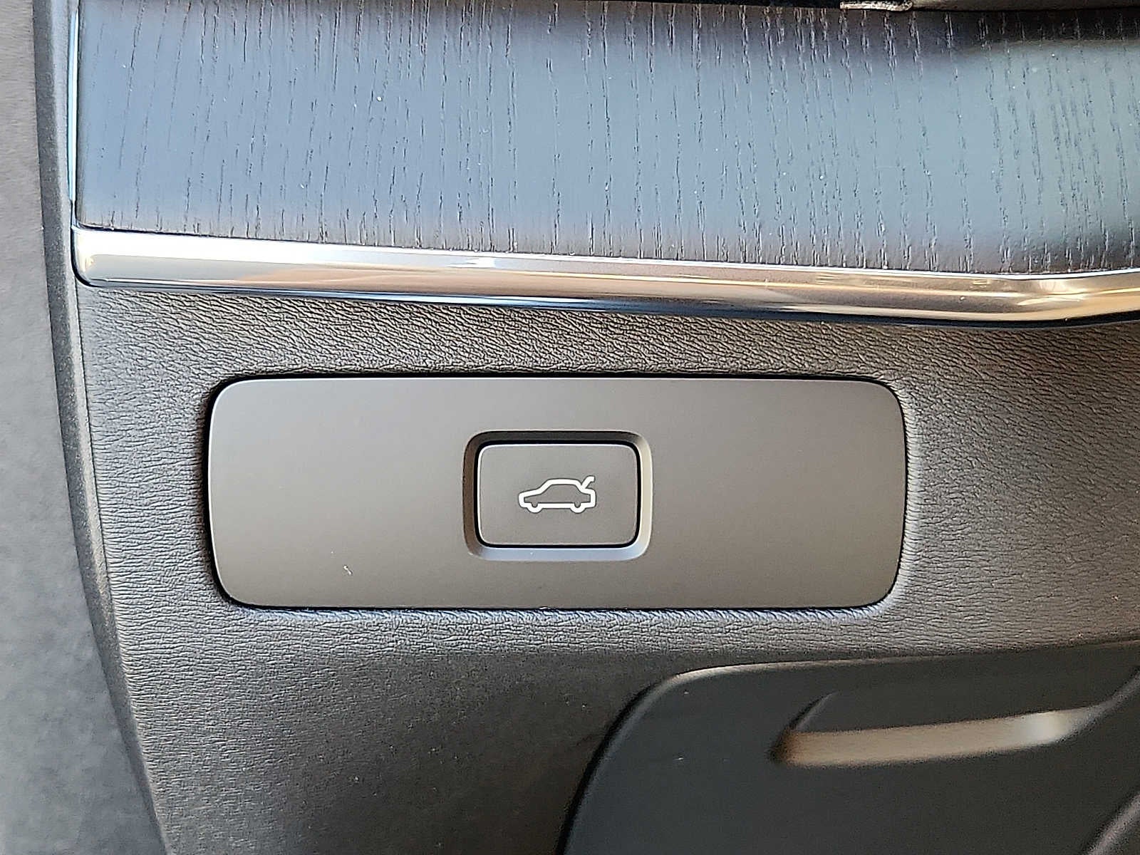 2024 Volvo XC90 Ultimate Bright Theme