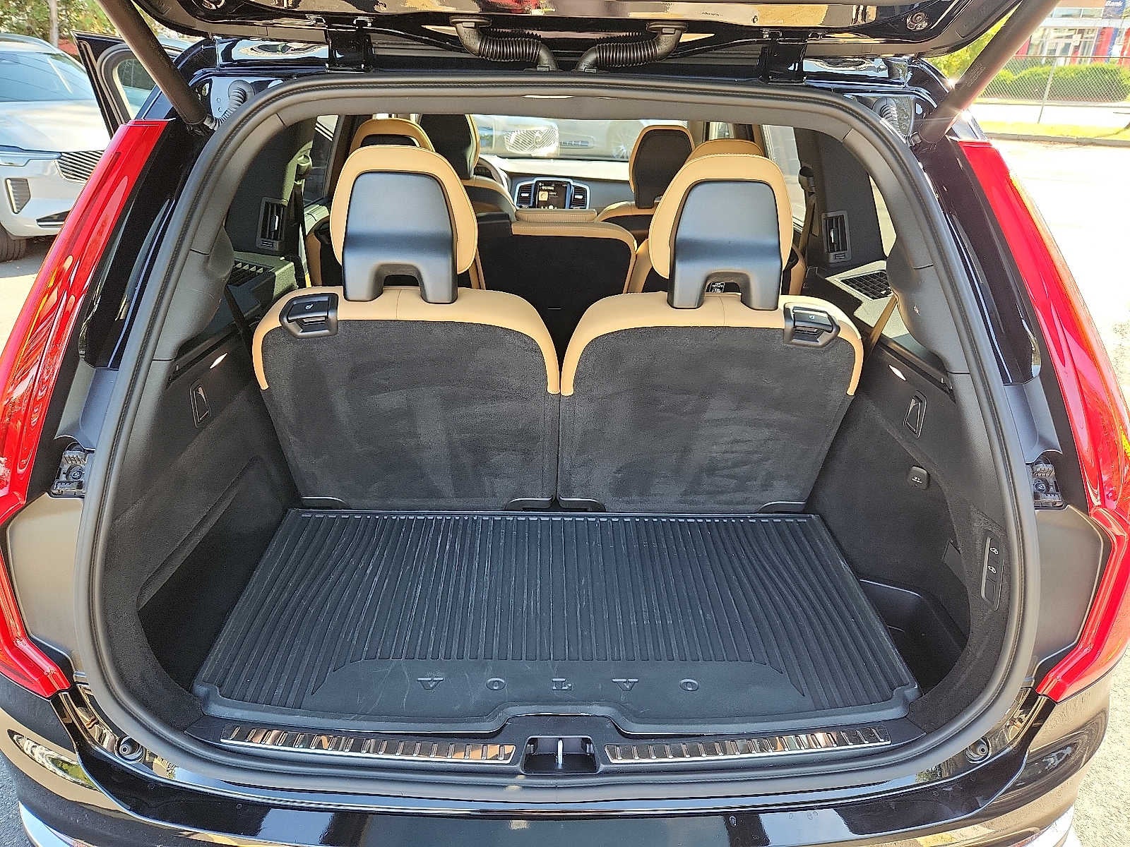 2024 Volvo XC90 Ultimate Bright Theme