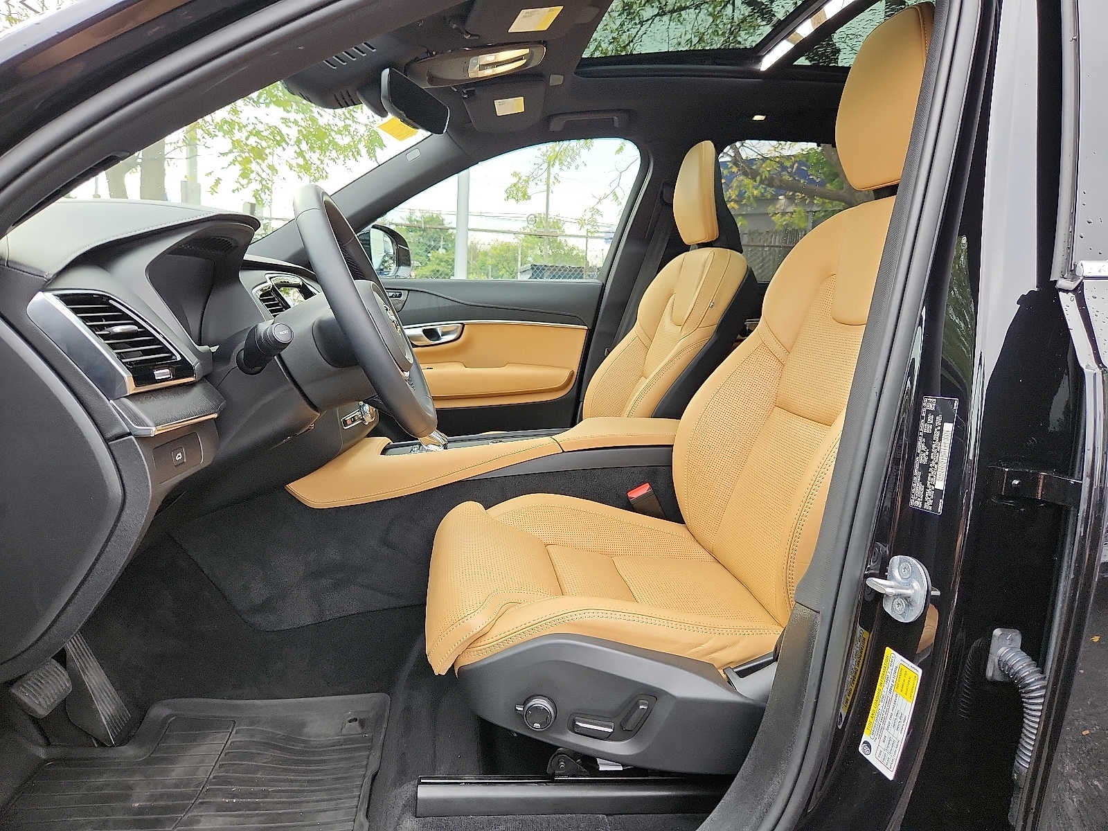 2024 Volvo XC90 Ultimate Bright Theme