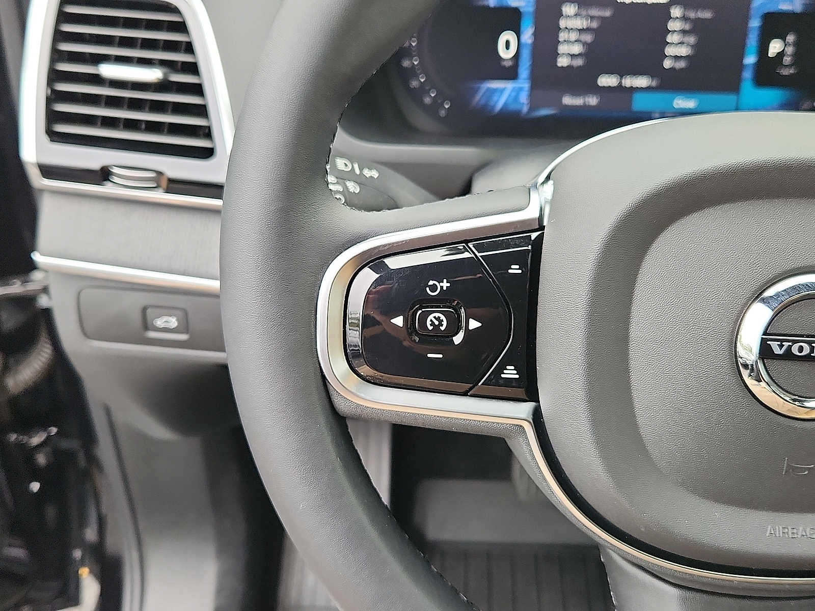 2024 Volvo XC90 Ultimate Bright Theme