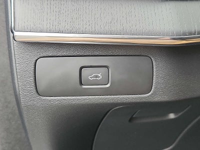 2024 Volvo XC90 Ultimate Bright Theme