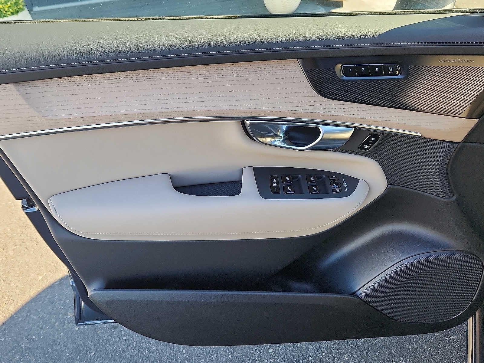 2026 Volvo XC90 Ultra Dark Theme