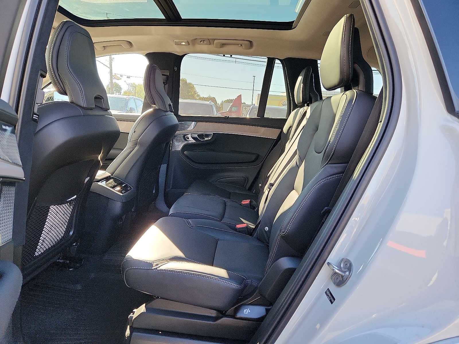 2027 Volvo XC90 Ultra Dark Theme