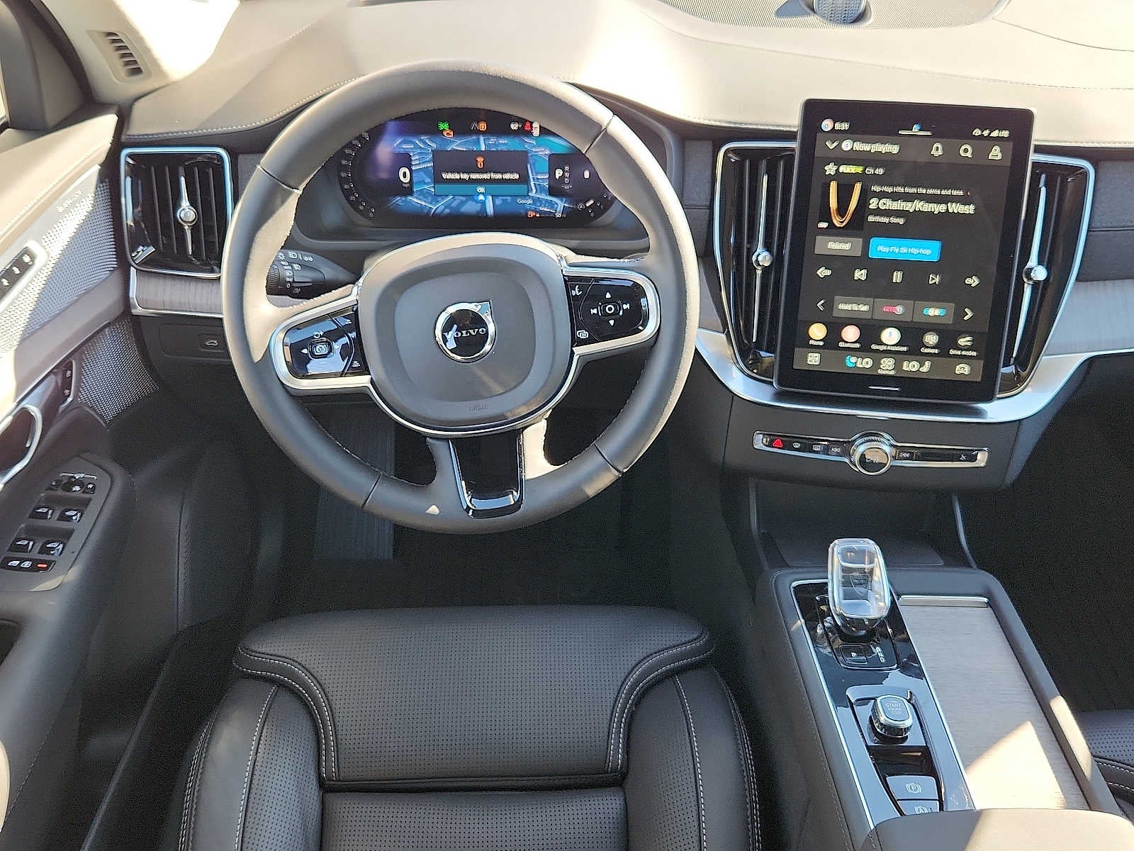 2027 Volvo XC90 Ultra Dark Theme