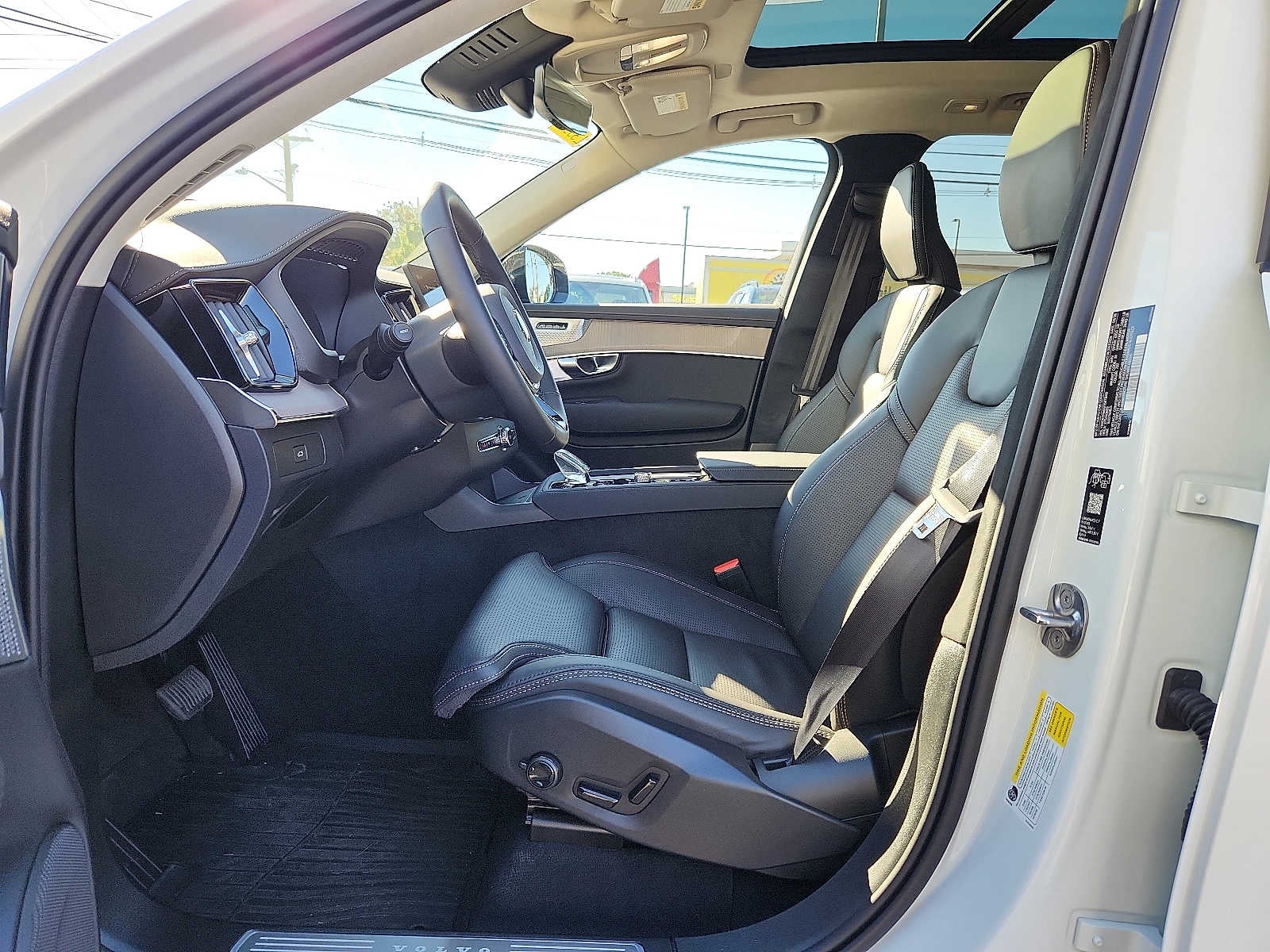 2027 Volvo XC90 Ultra Dark Theme