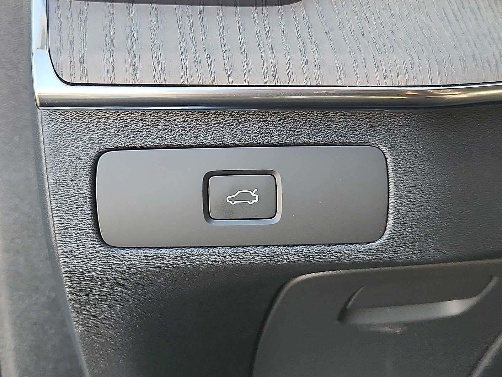 2027 Volvo XC90 Ultra Dark Theme