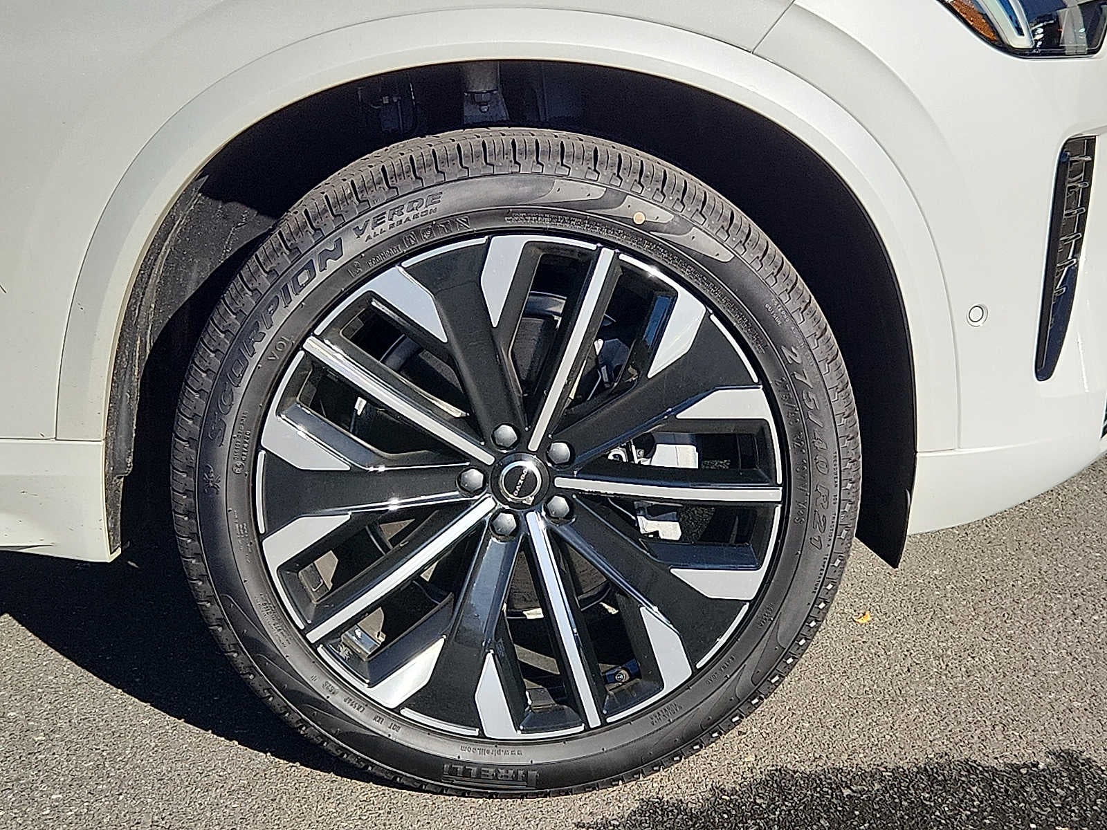 2027 Volvo XC90 Ultra Dark Theme