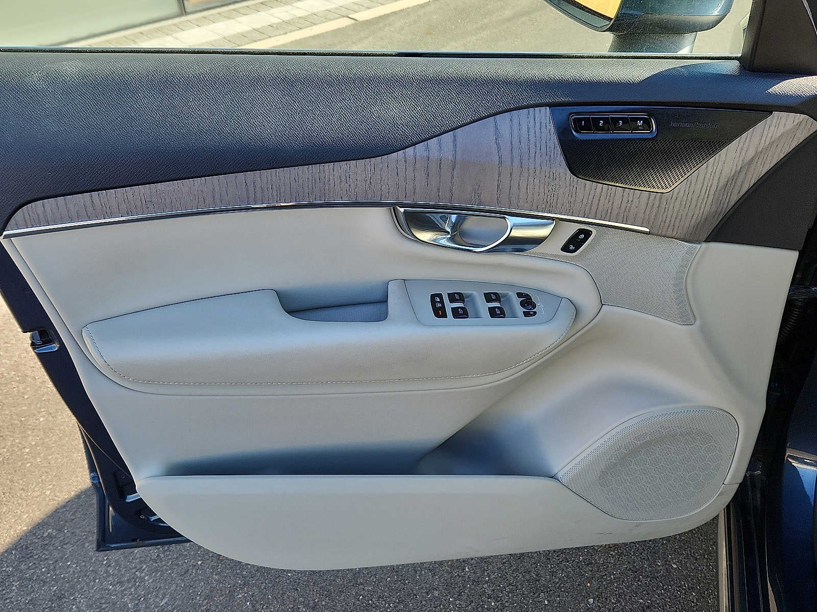 2023 Volvo XC90 Plus