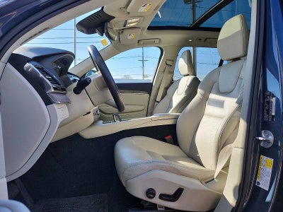 2023 Volvo XC90 Plus