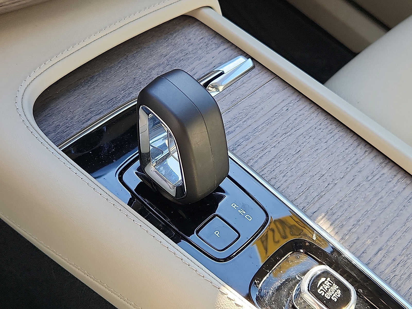 2023 Volvo XC90 Plus