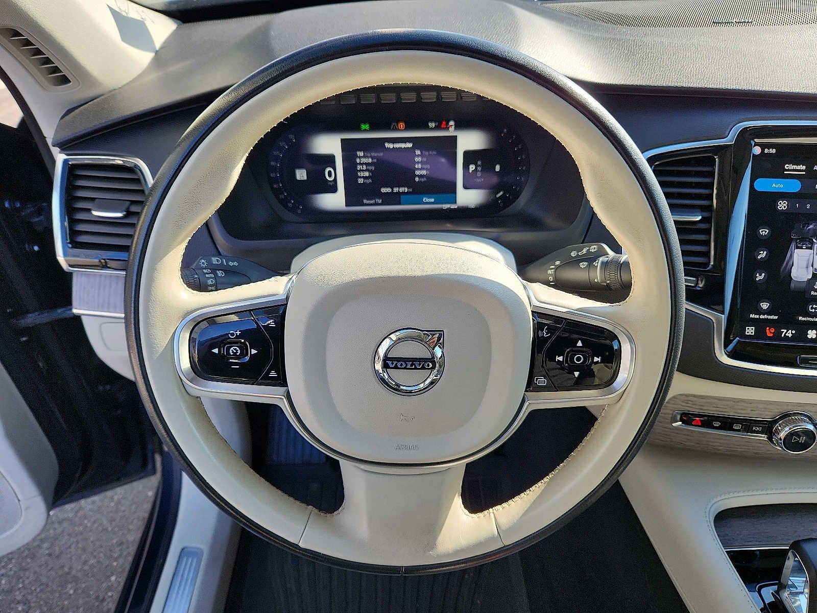 2023 Volvo XC90 Plus