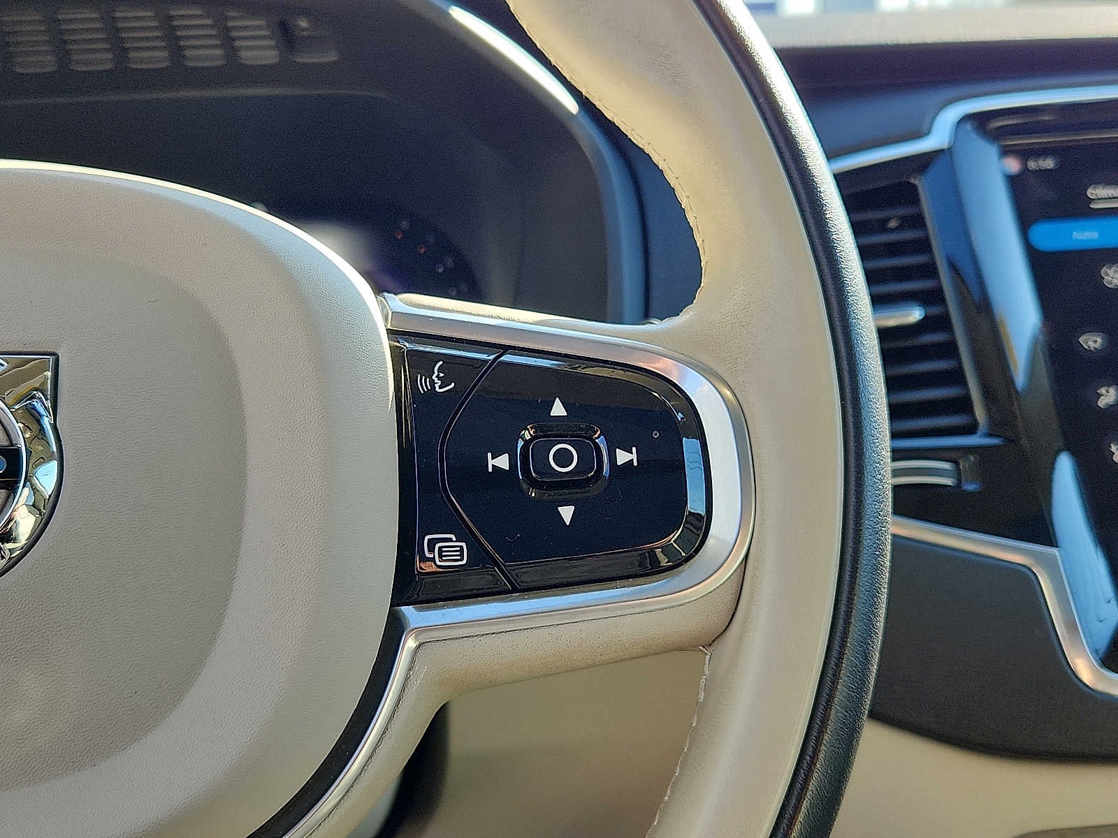 2023 Volvo XC90 Plus