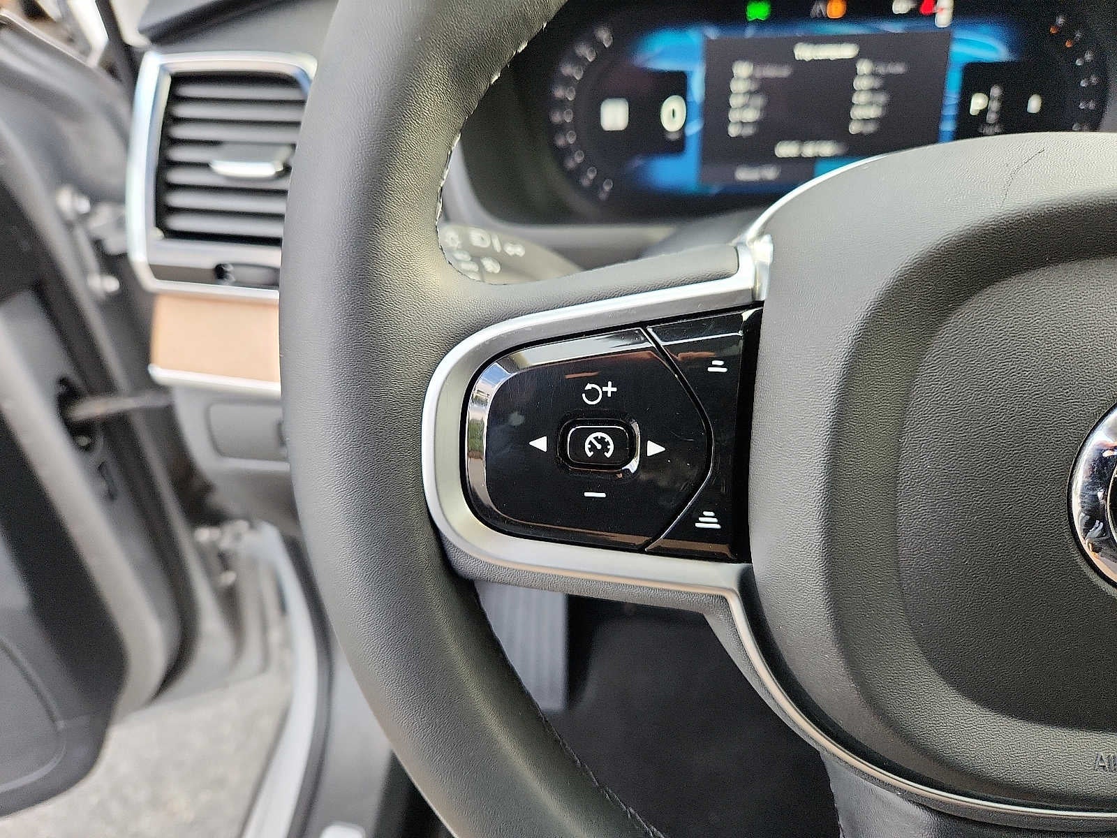2023 Volvo XC90 Plus