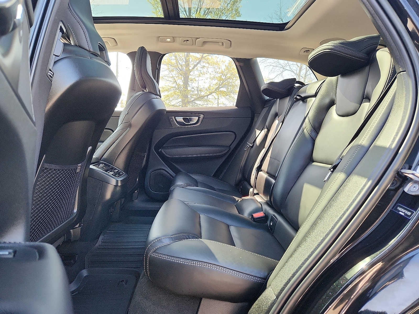 2023 Volvo XC60 Ultimate Bright Theme