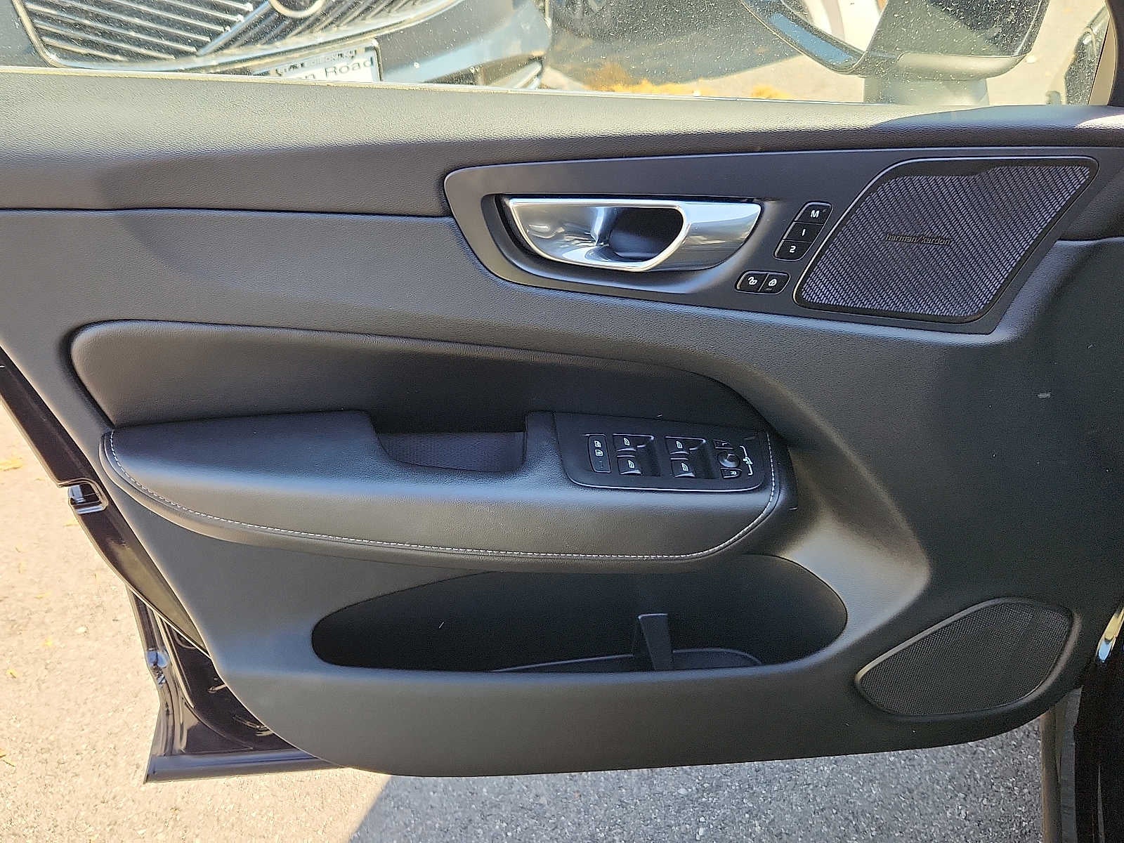 2023 Volvo XC60 Ultimate Bright Theme