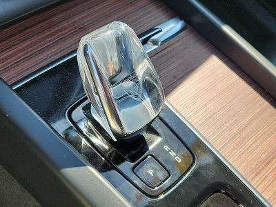 2023 Volvo XC60 Ultimate Bright Theme