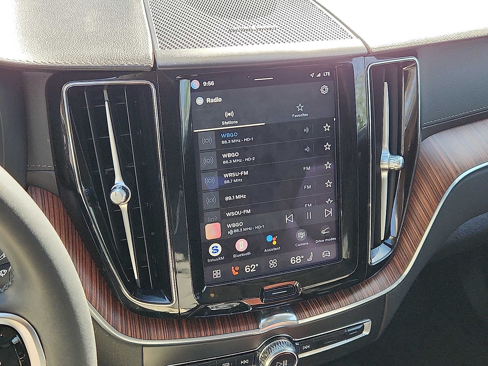 2023 Volvo XC60 Ultimate Bright Theme