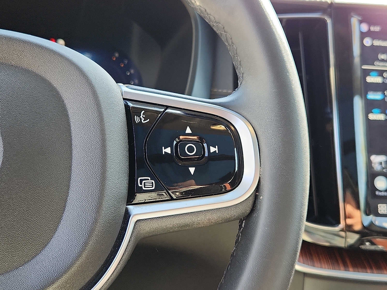 2023 Volvo XC60 Ultimate Bright Theme