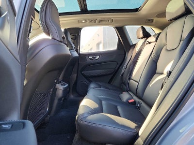2023 Volvo XC60 Ultimate Bright Theme