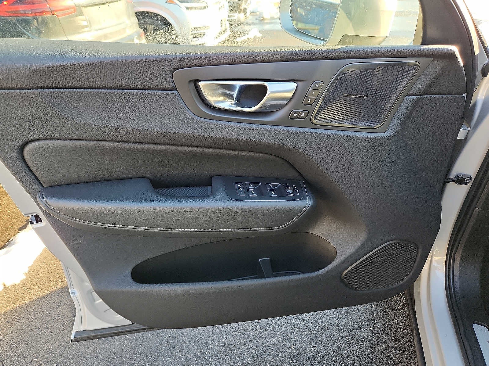 2023 Volvo XC60 Ultimate Bright Theme