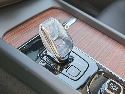 2023 Volvo XC60 Ultimate Bright Theme