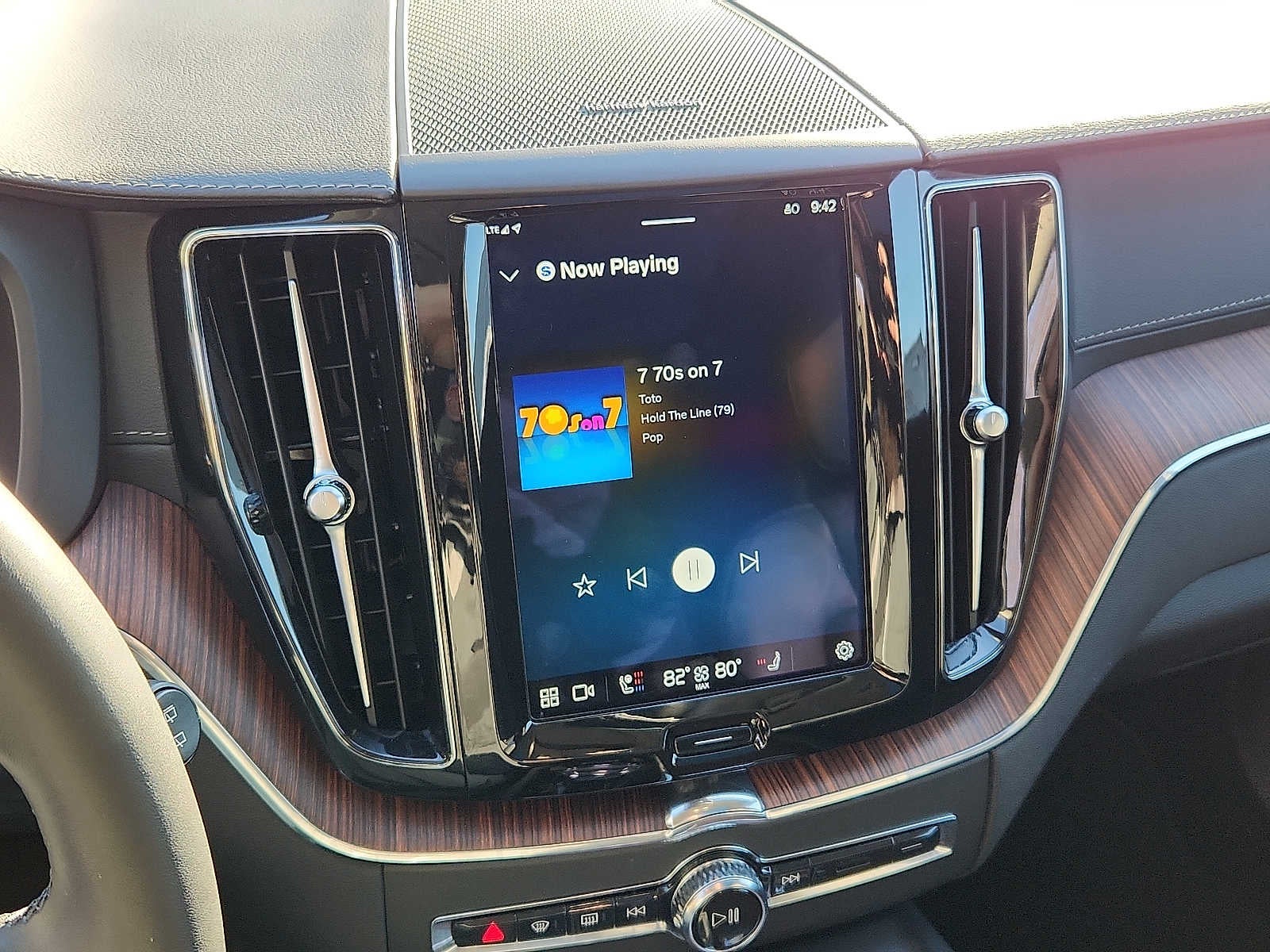 2023 Volvo XC60 Ultimate Bright Theme