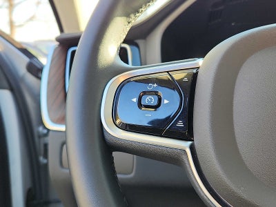 2023 Volvo XC60 Ultimate Bright Theme