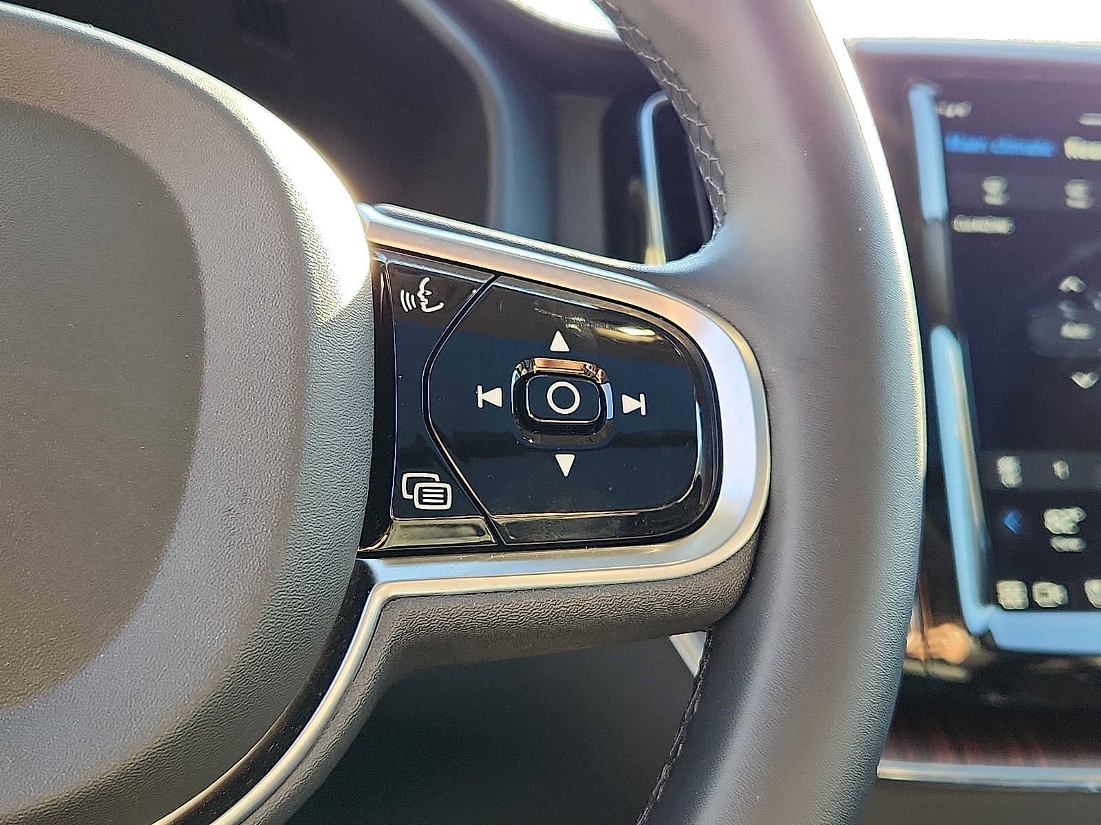 2023 Volvo XC60 Ultimate Bright Theme