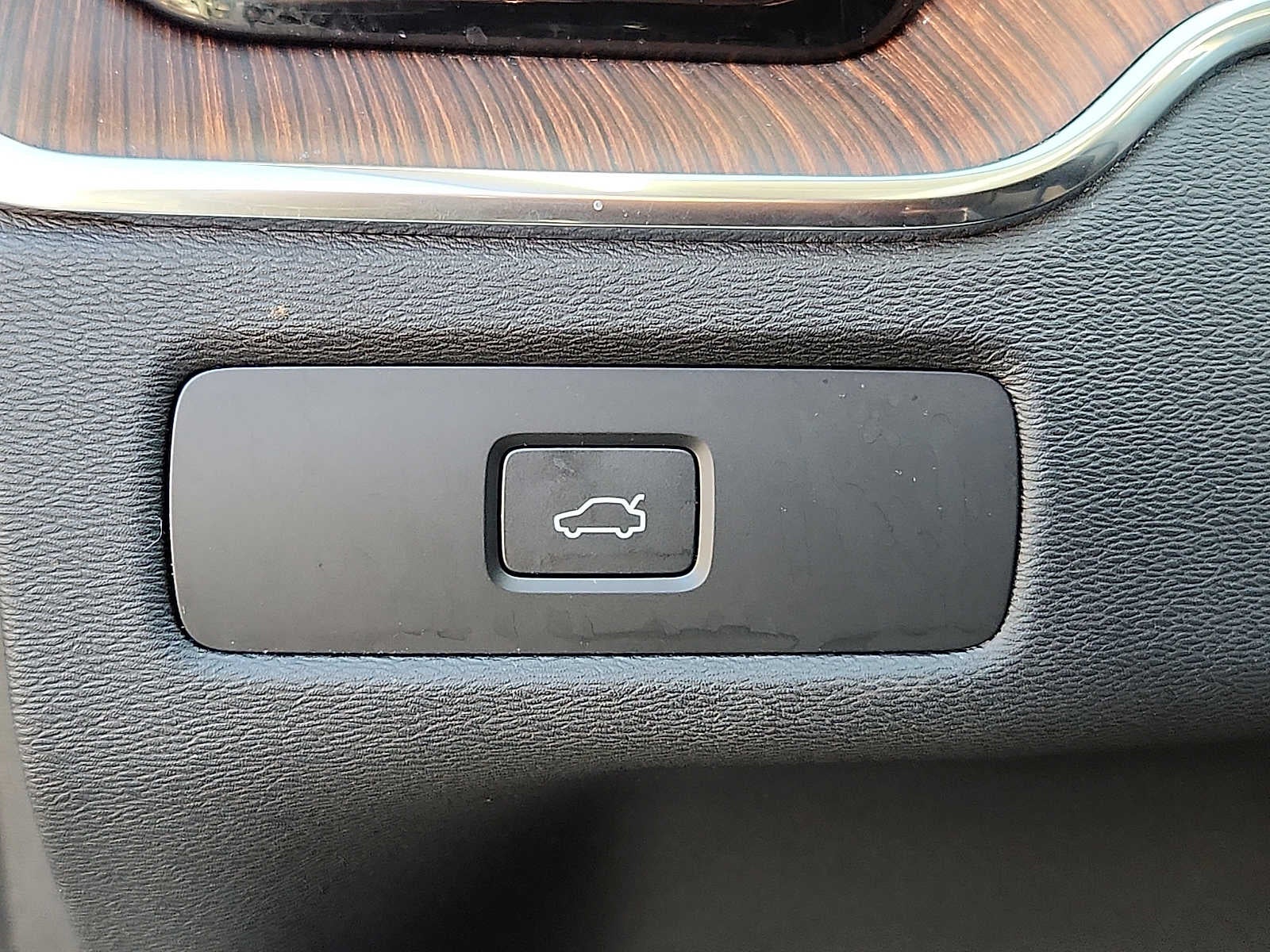 2023 Volvo XC60 Ultimate Bright Theme