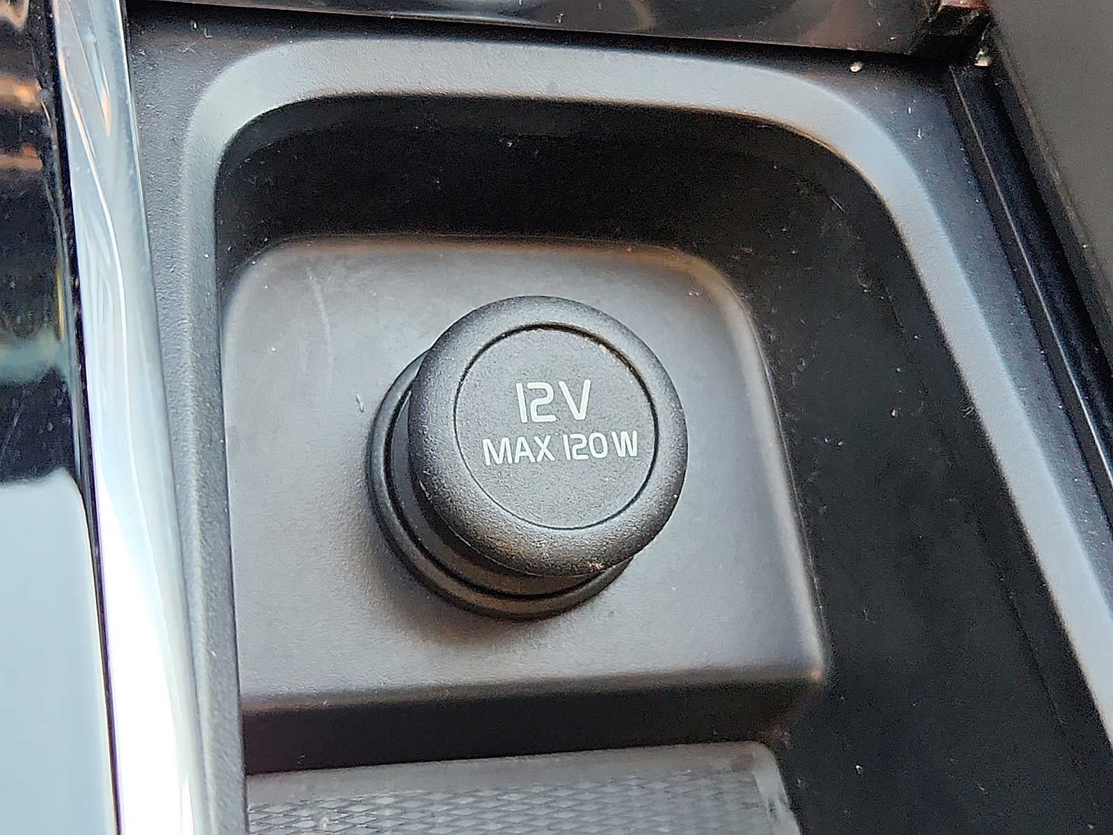 2023 Volvo XC60 Ultimate Bright Theme