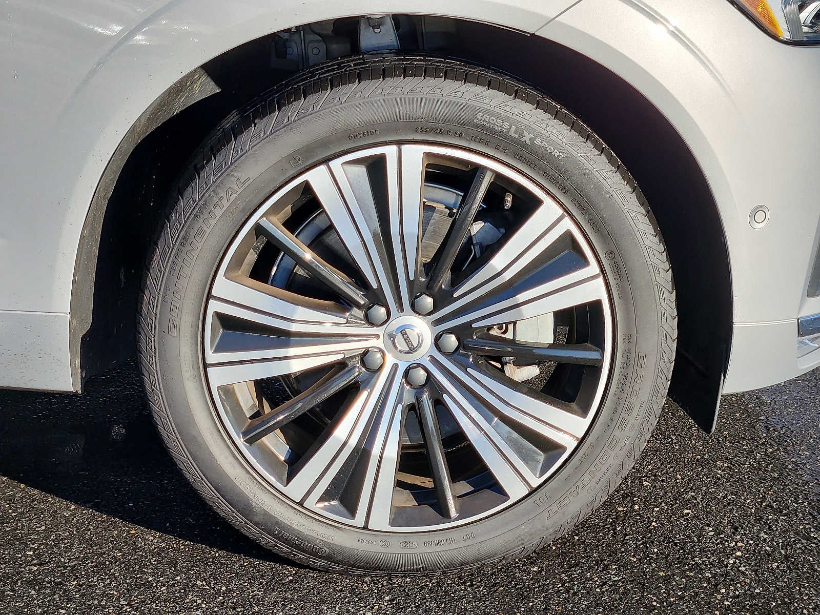 2023 Volvo XC60 Ultimate Bright Theme