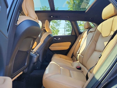 2023 Volvo XC60 Ultimate Dark Theme