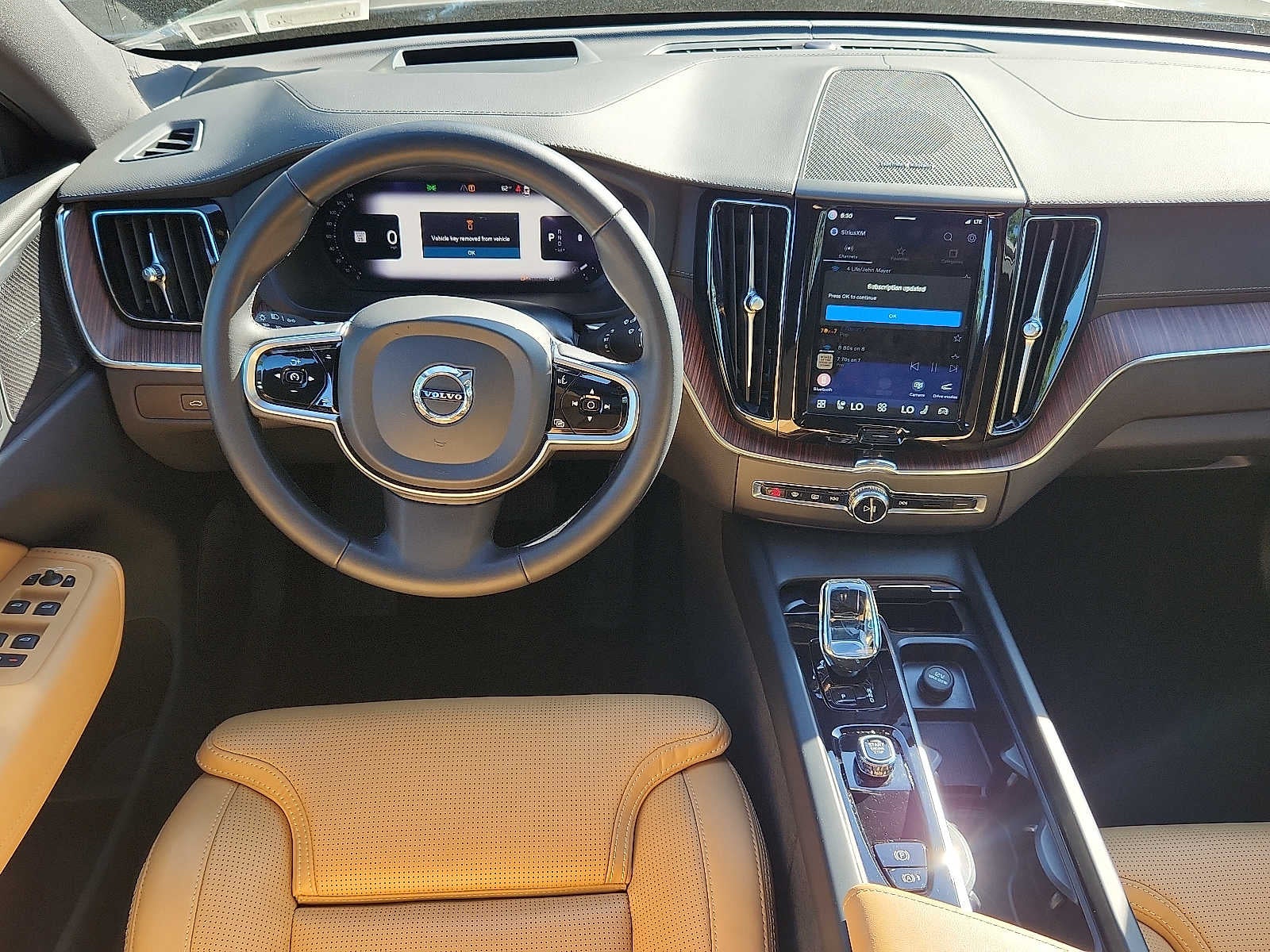 2023 Volvo XC60 Ultimate Dark Theme