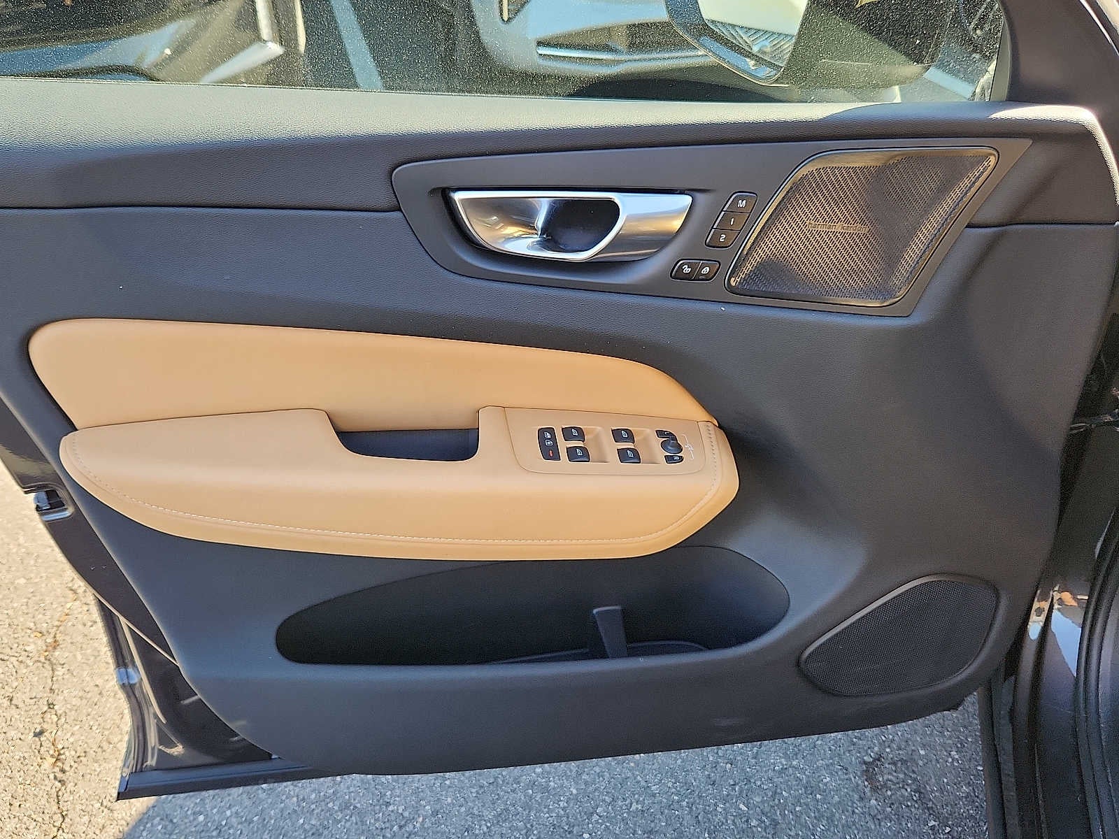 2023 Volvo XC60 Ultimate Dark Theme
