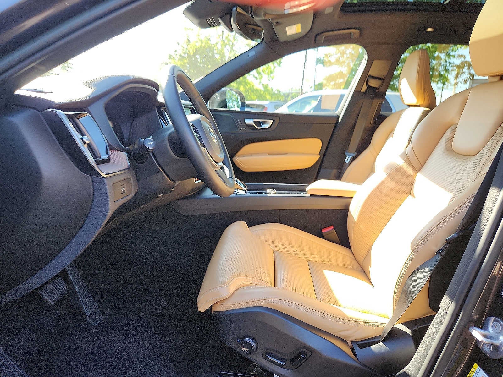 2023 Volvo XC60 Ultimate Dark Theme