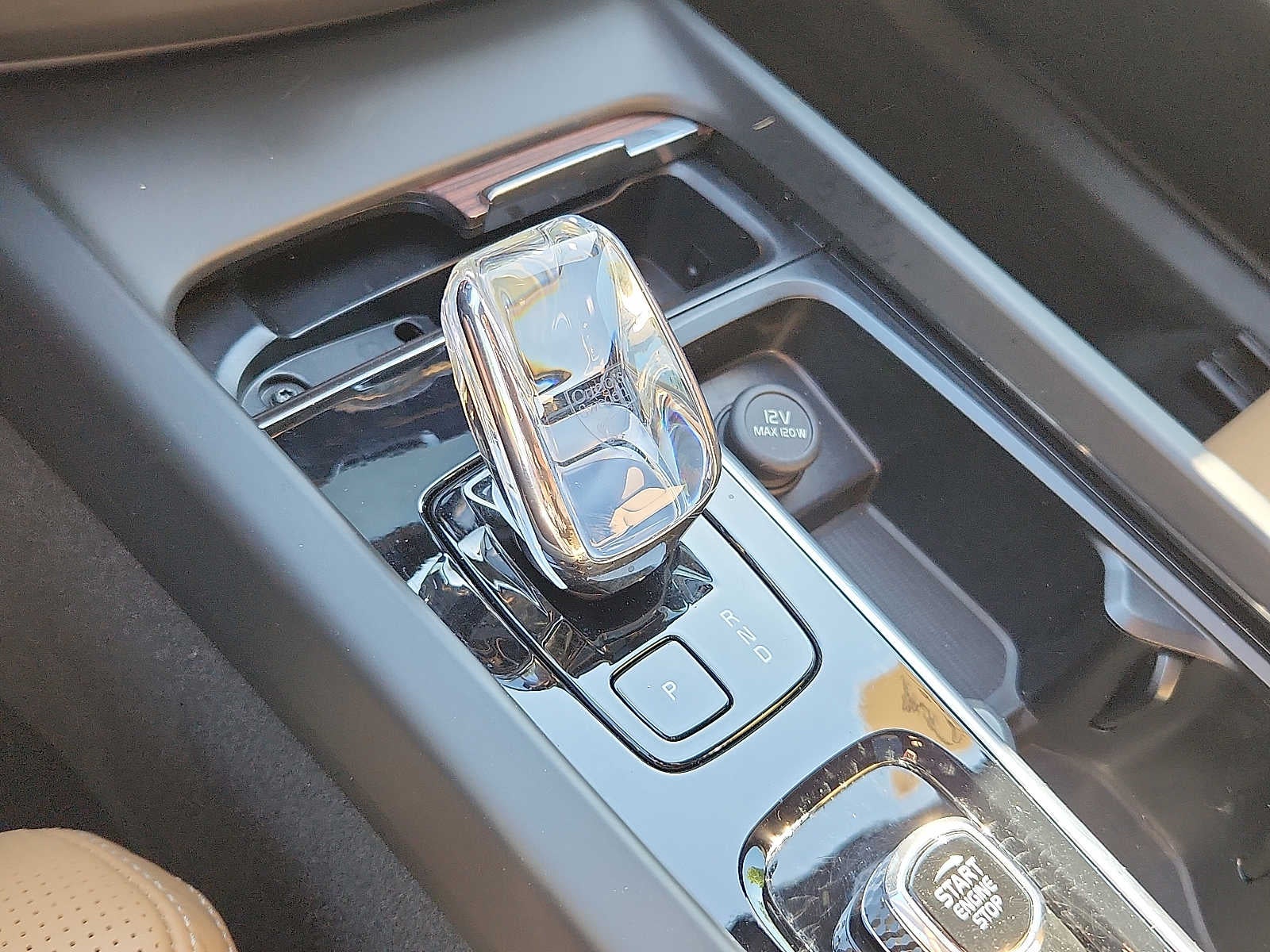 2023 Volvo XC60 Ultimate Dark Theme