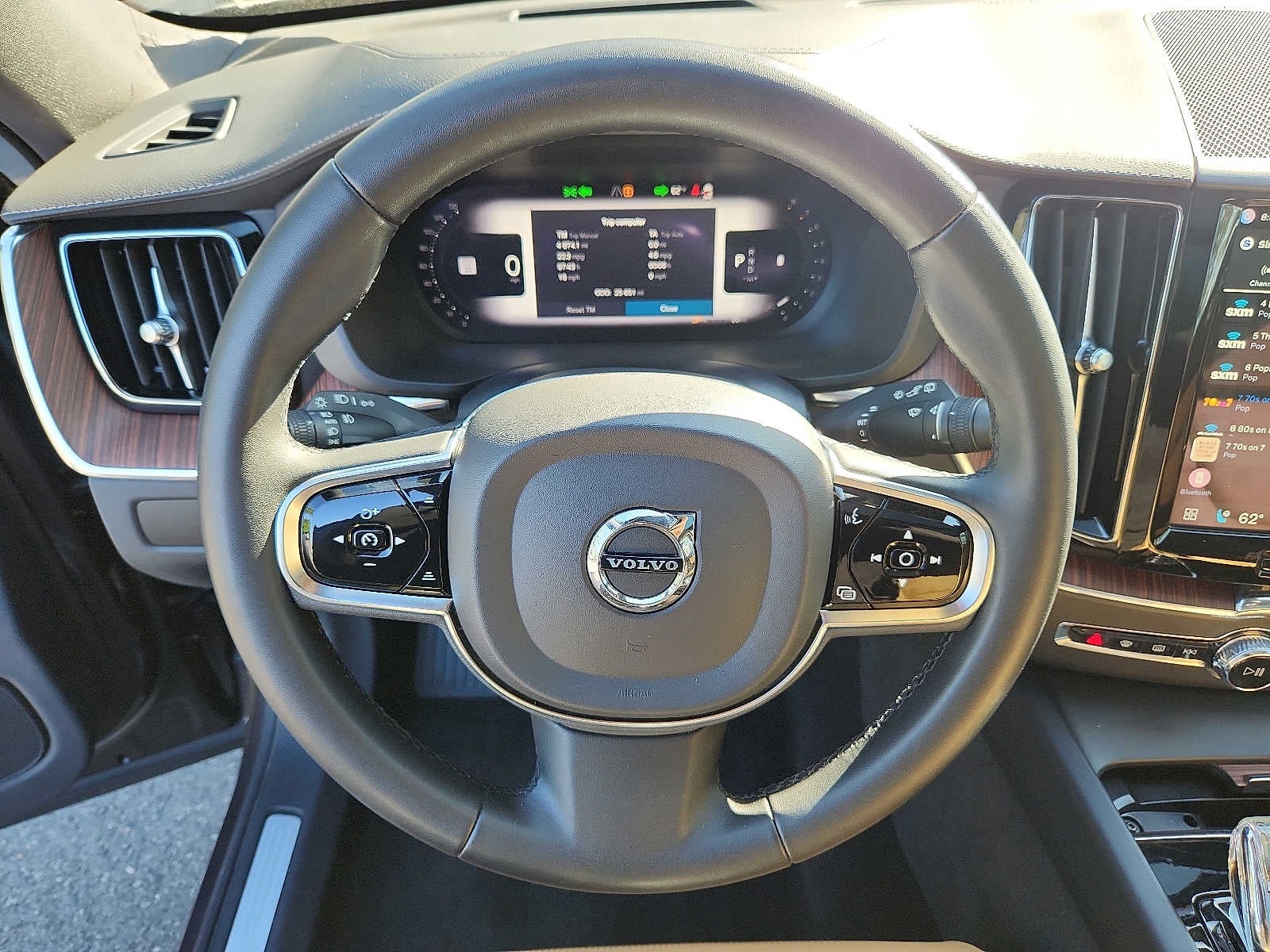 2023 Volvo XC60 Ultimate Dark Theme